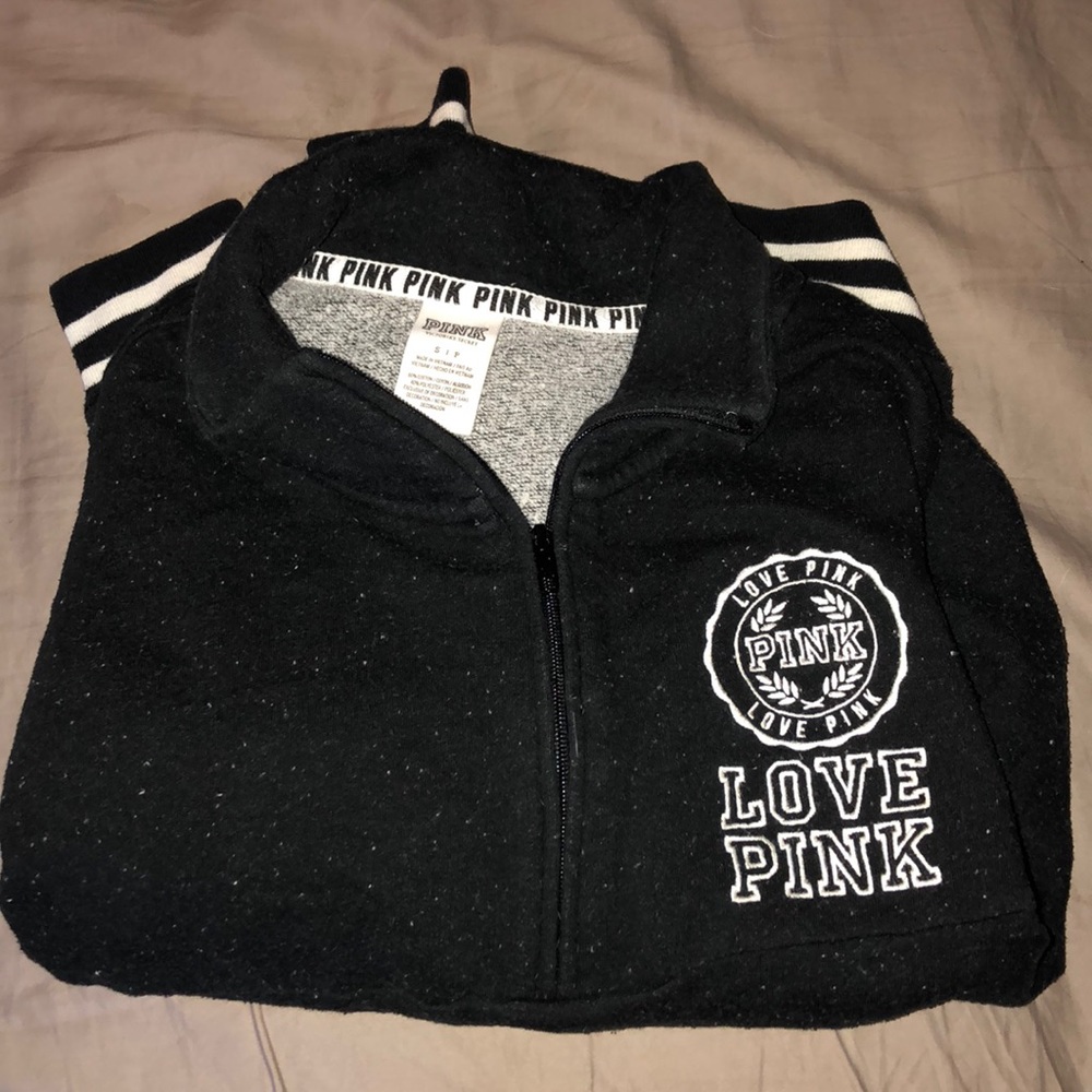 VS pink pullover